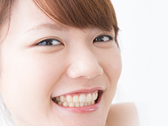 歯の黄ばみはホワイトニングで白くできます
